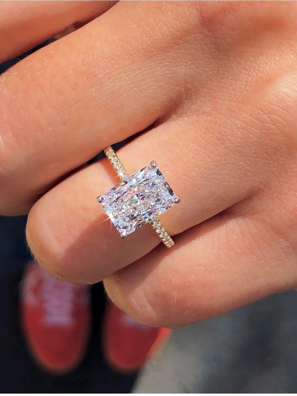 Diamond ring with Large Radiant-Cut Stone